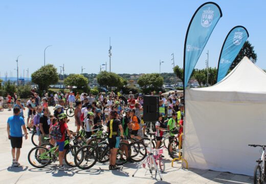 Máis de 200 persoas pedalearon na Pobra polo Día da Bici